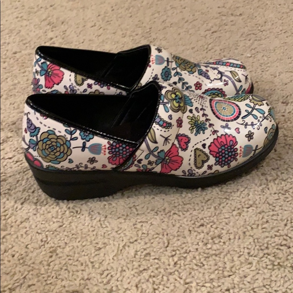 Nursing shoes